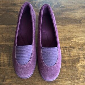 Grasshoppers Women's Plum Color Wedge Slip-On Shoes Size 9
